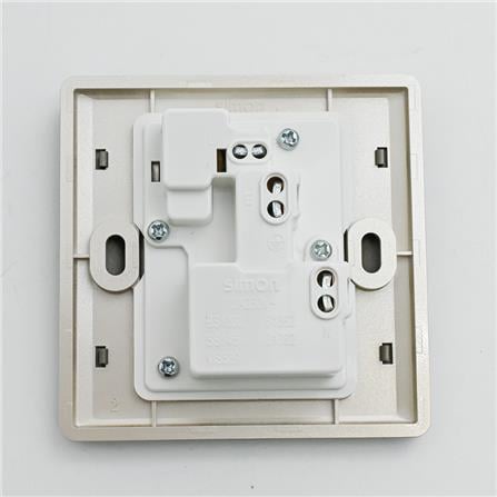 13A 1 GANG FLAT PIN SOCKET SIMON 51382 CHAMPAGNE MATTBLACK