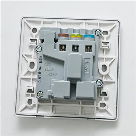 13A 1G UNI SWITCH SCKT K818S-MSL T&J