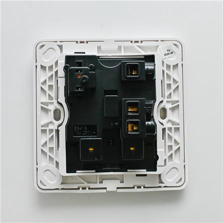 SINGLE SOCKETS SCHNEIDER E8415 WE WHITE