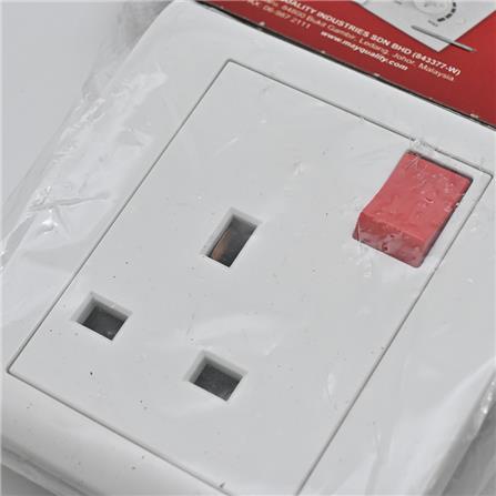 SELAMAT 13A 1G SWITCH SCKT RED MQ8131_RR