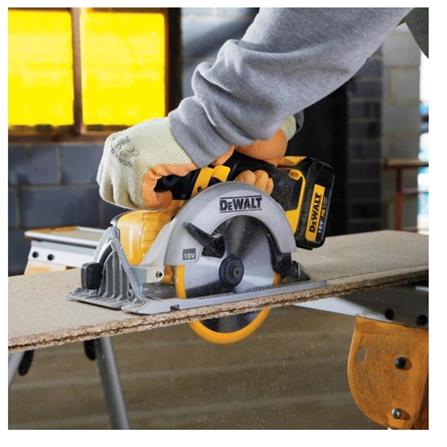 DEWALT 18V 165MM CORDLESS CIRCULAR SAW (SOLO) DCS391N-XJ