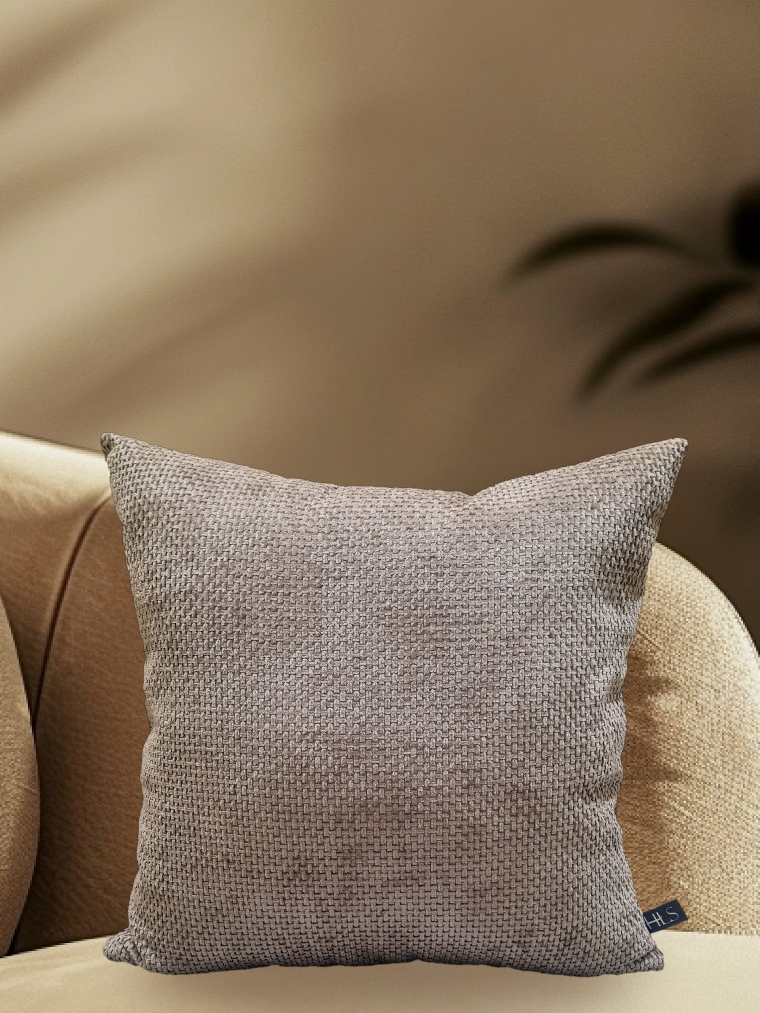 HOME LIVING STYLE CUSHION WEAVE 18X18INCH BROWN