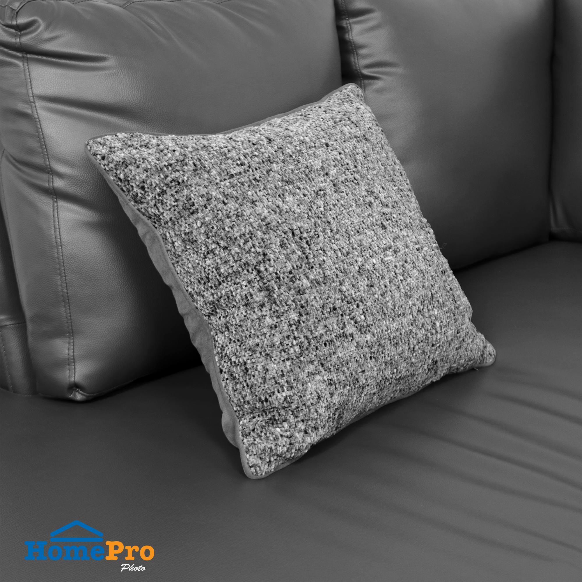 BENETTA CUSHION MACRO 18X18INCH DARK GRAY